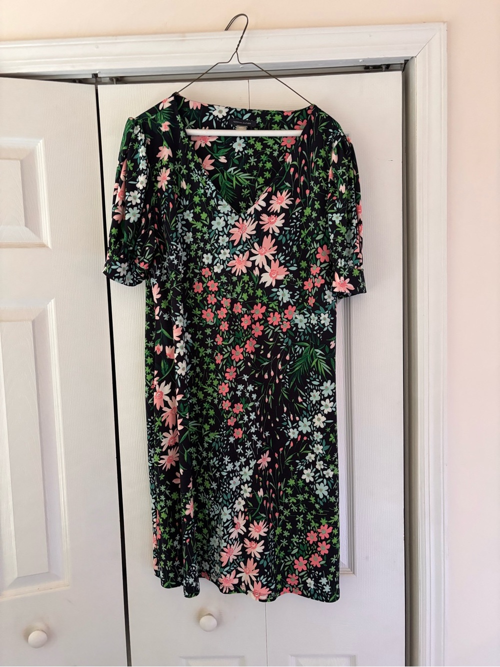 Tommy Hilfiger Black Floral V-Neck Short Sleeve Dress